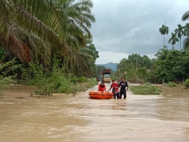 1.896 Jiwa Masyarakat Dharmasraya Terdampak Banjir