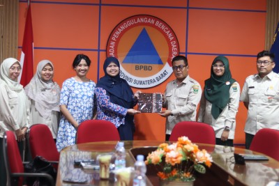 Dua Konsulat Inggris Sambangi BPBD Sumbar Soal Kebencanaan